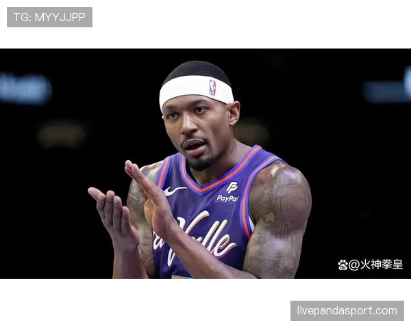 比尔无球跑动较上季增多拉开空间提升三分效率 比尔无球跑动较上季增多拉开空间提升三分效率